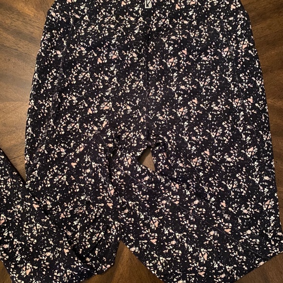 NWOT Buffbunny Leggings Large - Picture 3 of 3